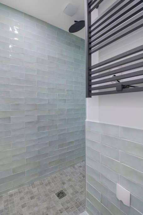 Brand New Flat For 8 People, 3 Bedrooms Paris Bagian luar foto