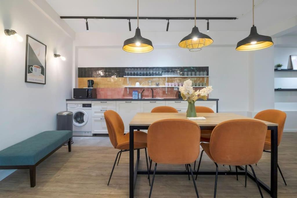Brand New Flat For 8 People, 3 Bedrooms Paris Bagian luar foto